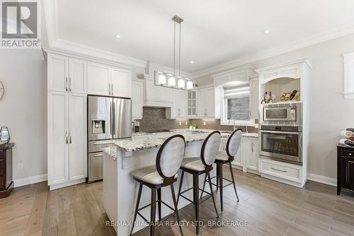 34 Angels Drive, Niagara-On-The-Lake (St. Davids), ON - Indoor Photo Showing Kitchen With Upgraded Kitchen