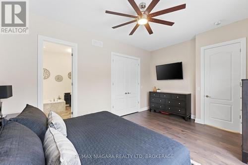 34 Angels Drive, Niagara-On-The-Lake (St. Davids), ON - Indoor Photo Showing Bedroom