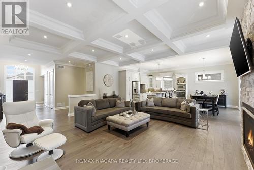 34 Angels Drive, Niagara-On-The-Lake (St. Davids), ON - Indoor Photo Showing Living Room
