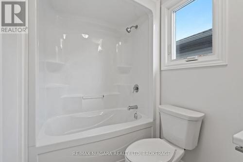 219 Wells Avenue, Fort Erie (Ridgeway), ON - Indoor Photo Showing Bathroom