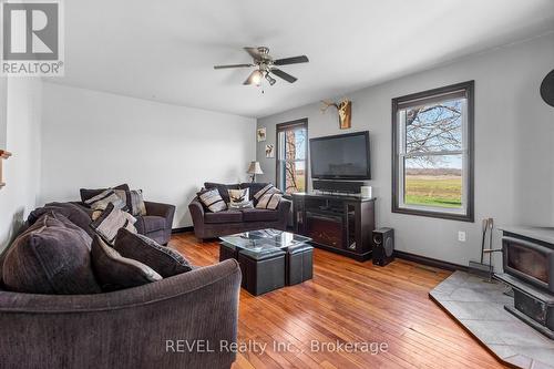 11618 Burnaby Road, Wainfleet (Lakeshore), ON - Indoor Photo Showing Living Room With Fireplace