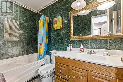 552 First Avenue, Welland (N. Welland), ON - Indoor Photo Showing Bathroom