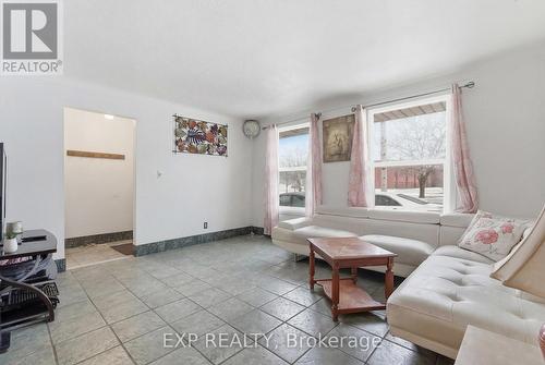552 First Avenue, Welland (N. Welland), ON - Indoor Photo Showing Living Room