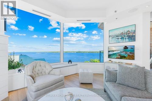 1205 - 15 St Andrew Street, Brockville, ON - Indoor Photo Showing Living Room
