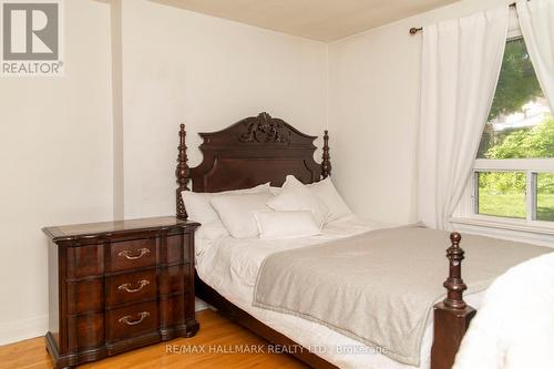 86 Church Street S, Richmond Hill, ON - Indoor Photo Showing Bedroom