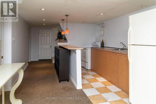 86 Church Street S, Richmond Hill, ON - Indoor Photo Showing Kitchen