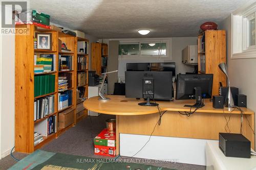 86 Church Street S, Richmond Hill, ON - Indoor Photo Showing Office