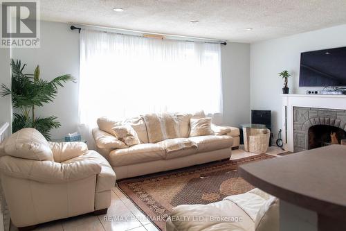86 Church Street S, Richmond Hill, ON - Indoor Photo Showing Living Room With Fireplace
