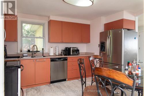 86 Church Street S, Richmond Hill, ON - Indoor Photo Showing Kitchen With Double Sink