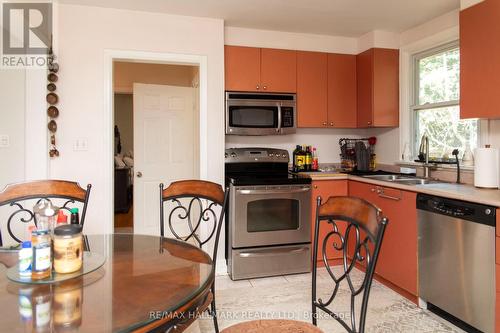 86 Church Street S, Richmond Hill, ON - Indoor Photo Showing Kitchen With Double Sink