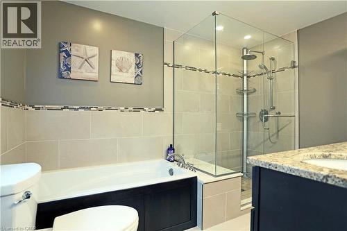 7 Gibb Street, Cambridge, ON - Indoor Photo Showing Bathroom