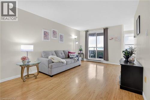 Living - 200 Jamieson Parkway Unit# 606, Cambridge, ON - Indoor Photo Showing Living Room