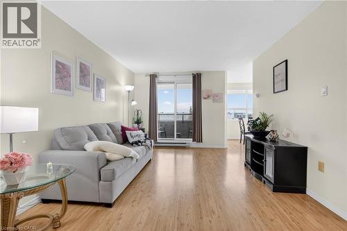Living - 200 Jamieson Parkway Unit# 606, Cambridge, ON - Indoor Photo Showing Living Room