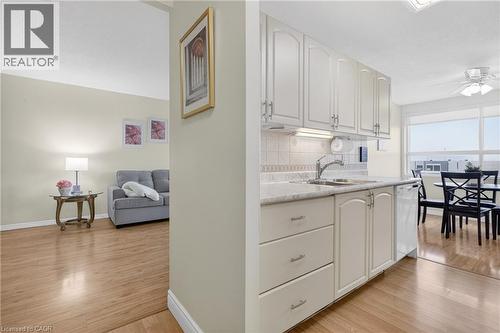 Main Level - 200 Jamieson Parkway Unit# 606, Cambridge, ON - Indoor Photo Showing Kitchen