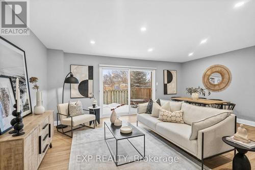 641 Woodward Avenue, Milton, ON - Indoor Photo Showing Living Room