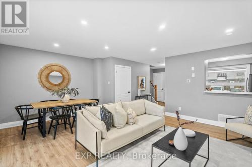 641 Woodward Avenue, Milton, ON - Indoor Photo Showing Living Room