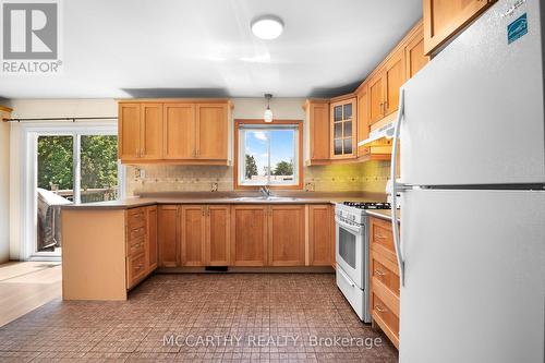 380 Main Street W, Southgate, ON - Indoor Photo Showing Kitchen With Double Sink