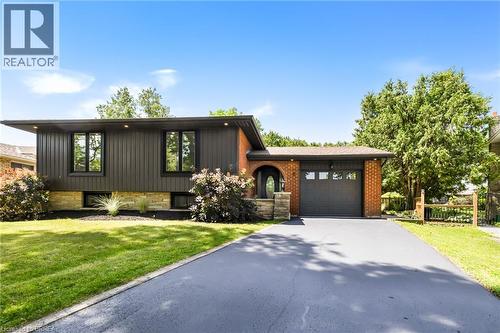 9 Ventnor Court, Brantford, ON - Outdoor