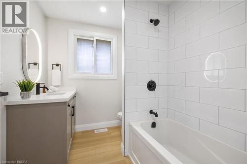 9 Ventnor Court, Brantford, ON - Indoor Photo Showing Bathroom