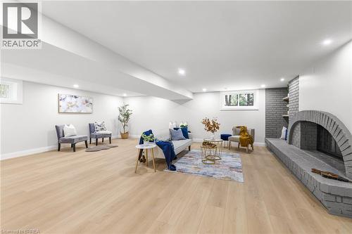 9 Ventnor Court, Brantford, ON - Indoor