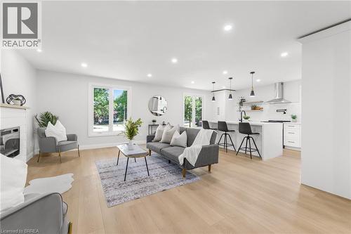 9 Ventnor Court, Brantford, ON - Indoor Photo Showing Living Room