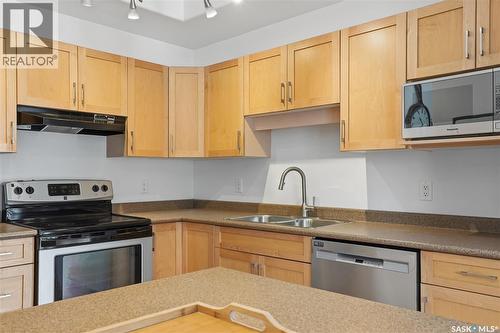 202 311 Clarence Avenue S, Saskatoon, SK - Indoor Photo Showing Kitchen With Double Sink