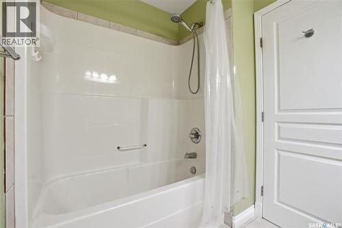 202 311 Clarence Avenue S, Saskatoon, SK - Indoor Photo Showing Bathroom