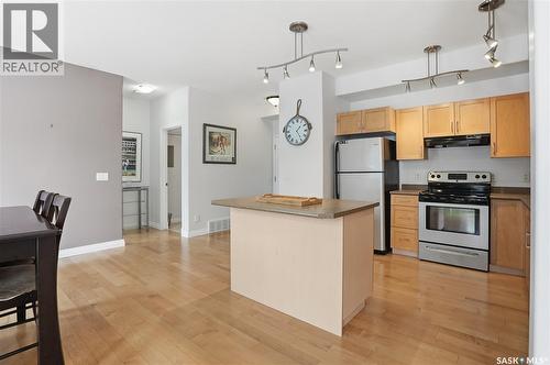 202 311 Clarence Avenue S, Saskatoon, SK - Indoor Photo Showing Kitchen