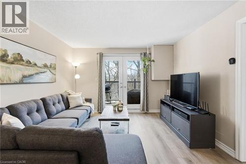 2040 Cleaver Avenue Unit# 315, Burlington, ON - Indoor Photo Showing Living Room