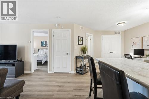 2040 Cleaver Avenue Unit# 315, Burlington, ON - Indoor Photo Showing Living Room