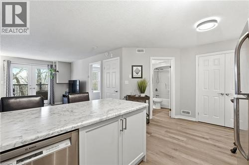 2040 Cleaver Avenue Unit# 315, Burlington, ON - Indoor Photo Showing Kitchen