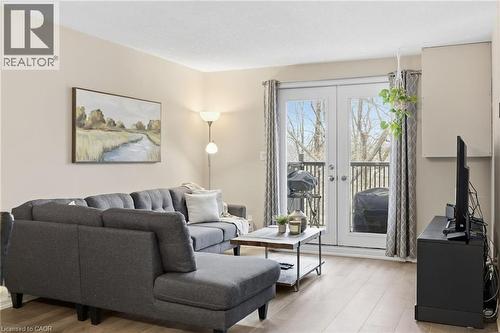 2040 Cleaver Avenue Unit# 315, Burlington, ON - Indoor Photo Showing Living Room