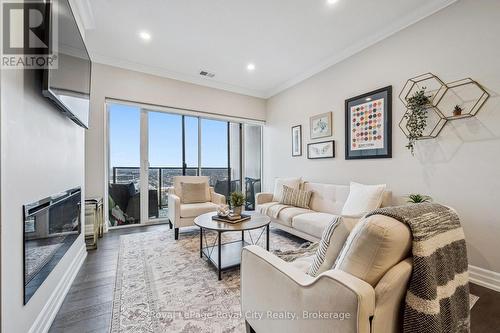 809 - 1880 Gordon Street, Guelph (Pineridge/Westminster Woods), ON - Indoor Photo Showing Living Room