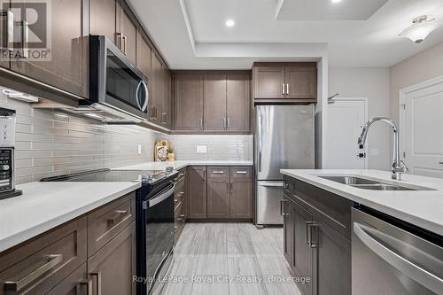 809 - 1880 Gordon Street, Guelph (Pineridge/Westminster Woods), ON - Indoor Photo Showing Kitchen With Double Sink With Upgraded Kitchen