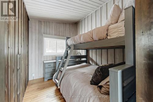 27 - 102 Wensley Drive, Blue Mountains, ON - Indoor Photo Showing Bedroom