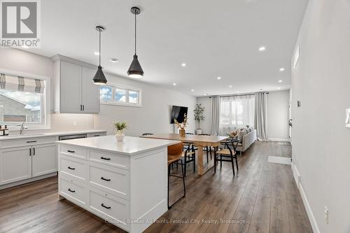 451 Woodridge Drive, Goderich (Goderich (Town)), ON - Indoor Photo Showing Kitchen With Upgraded Kitchen