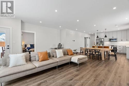 451 Woodridge Drive, Goderich (Goderich (Town)), ON - Indoor Photo Showing Living Room