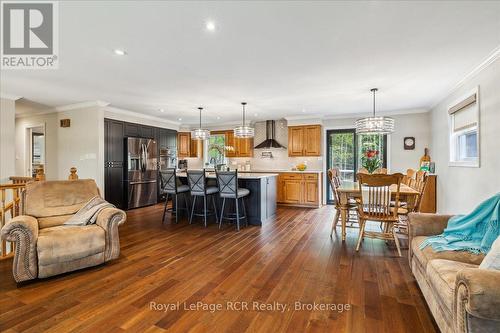 103488 Grey 18 Road, Meaford, ON - Indoor Photo Showing Living Room