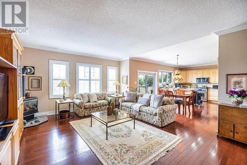 202 Southcrest Drive, Kawartha Lakes (Mariposa), ON - Indoor Photo Showing Living Room