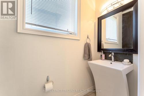 1090 Oakcrossing Road, London North (North M), ON - Indoor Photo Showing Bathroom