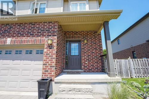 1090 Oakcrossing Road, London North (North M), ON - Outdoor With Exterior