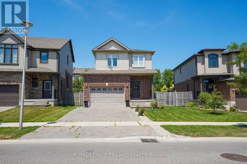 1090 Oakcrossing Road, London North (North M), ON - Outdoor With Facade