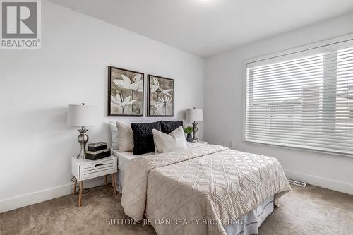 78 - 1960 Dalmagarry Road, London North (North E), ON - Indoor Photo Showing Bedroom