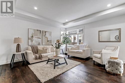 78 - 1960 Dalmagarry Road, London North (North E), ON - Indoor Photo Showing Living Room