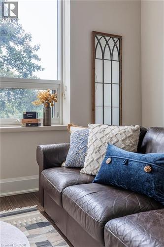 397 King Street W Unit# 207, Dundas, ON - Indoor Photo Showing Bedroom