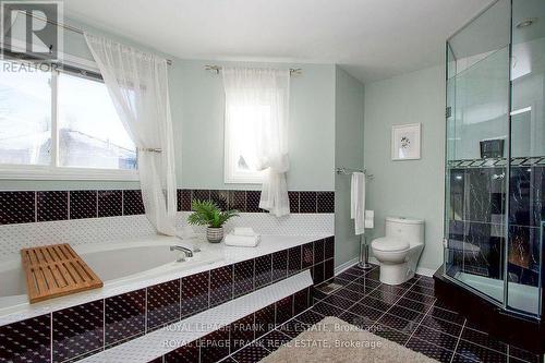 7 Winterberry Drive, Whitby (Rolling Acres), ON - Indoor Photo Showing Bathroom