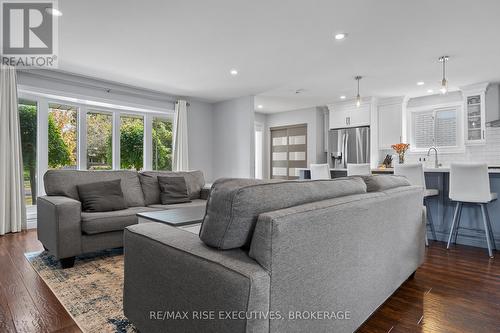 693 Laidlaw Crescent, Kingston (South Of Taylor-Kidd Blvd), ON - Indoor Photo Showing Living Room