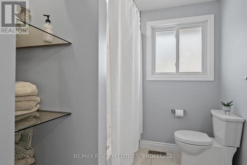 693 Laidlaw Crescent, Kingston (South Of Taylor-Kidd Blvd), ON - Indoor Photo Showing Bathroom