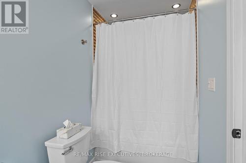 693 Laidlaw Crescent, Kingston (South Of Taylor-Kidd Blvd), ON - Indoor Photo Showing Bathroom