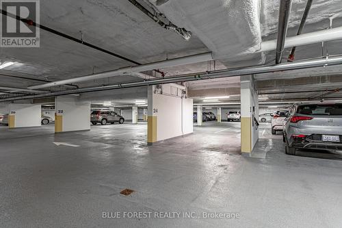 406 - 1200 Commissioners Road W, London South (South B), ON - Indoor Photo Showing Garage
